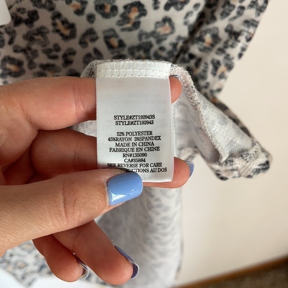 *NWT Z Supply Cheetah Print V-Neck Short Sleeve - Picture 6 of 6